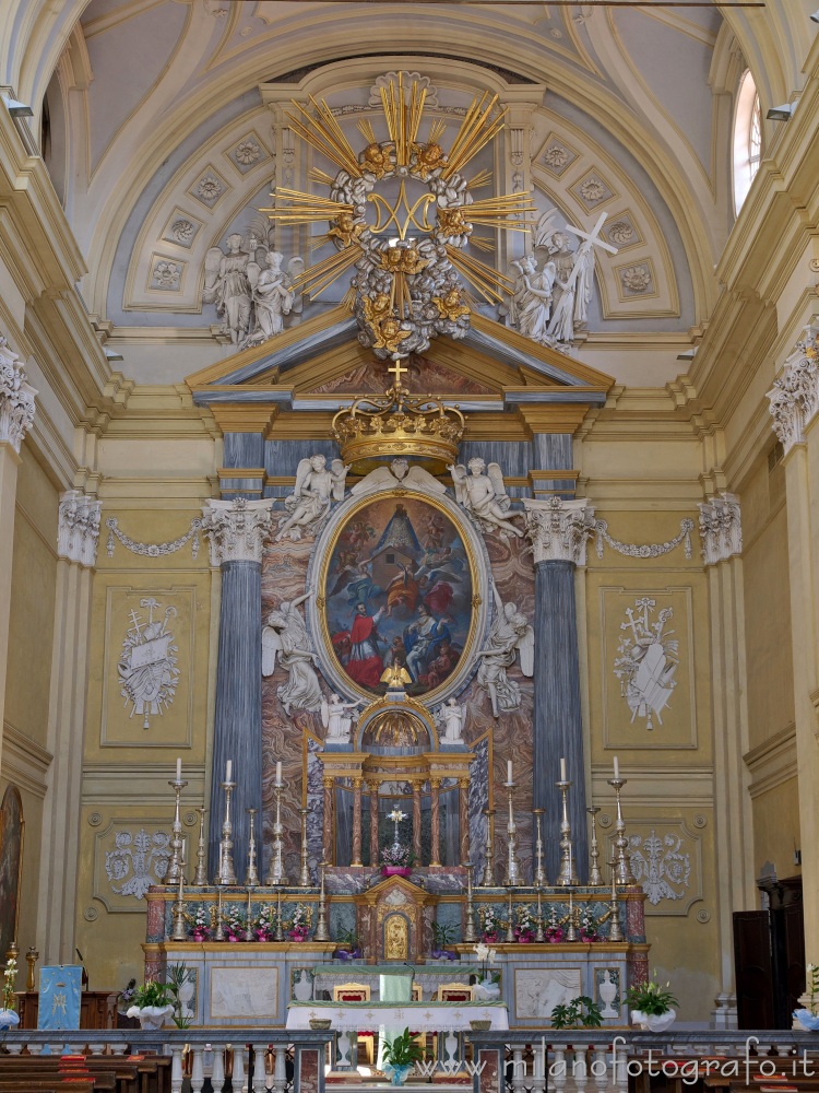 Graglia (Biella) - Altare maggiore della chiesa del Santuario della Madonna di Loreto